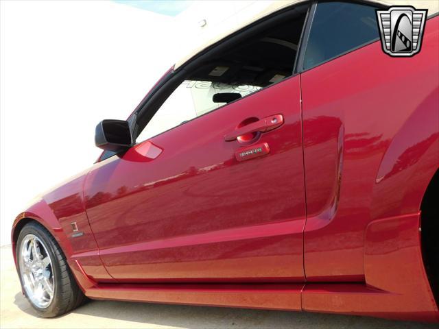 Photo of 2005 Red Ford Mustang