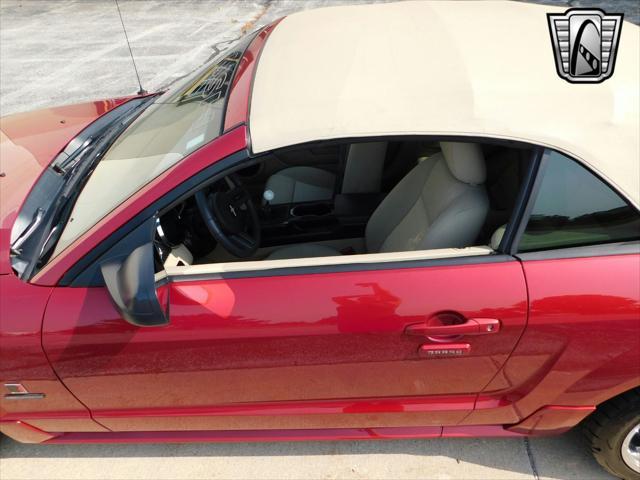 Photo of 2005 Red Ford Mustang