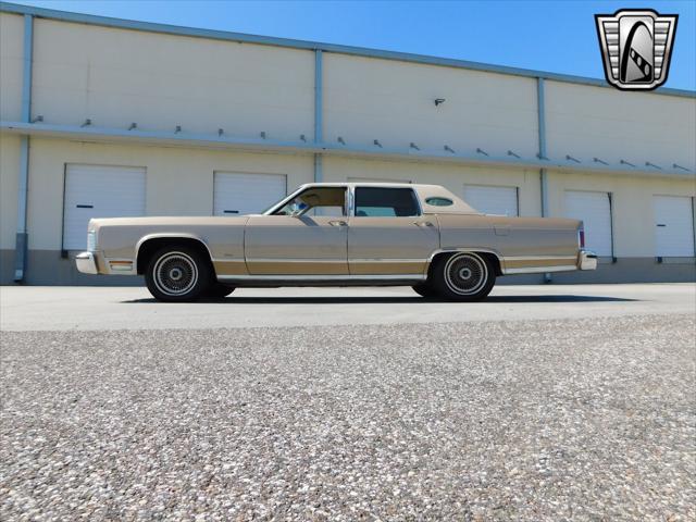 Photo of 1978 Beige Lincoln Town Car
