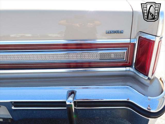 Photo of 1978 Beige Lincoln Town Car