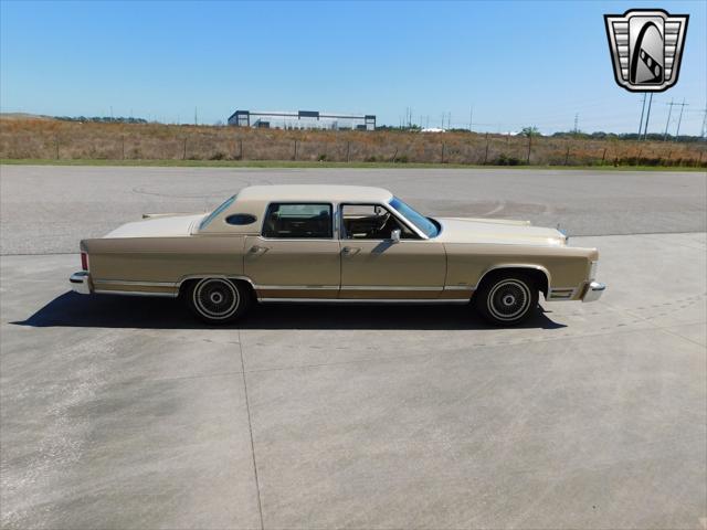 Photo of 1978 Beige Lincoln Town Car