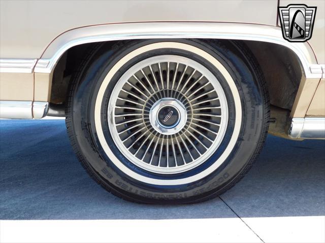 Photo of 1978 Beige Lincoln Town Car