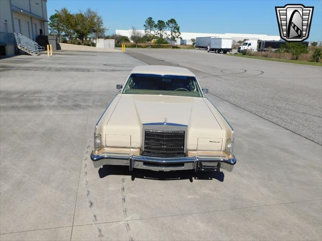Photo of 1978 Beige Lincoln Town Car