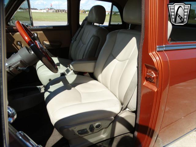 Photo of 1949 Amber Fire Plymouth Special DeLuxe