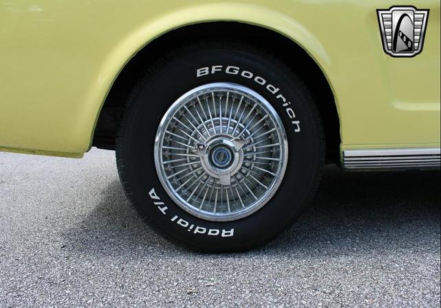 Photo of 1966 Yellow Ford Mustang