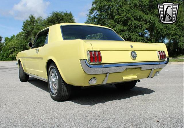 Photo of 1966 Yellow Ford Mustang