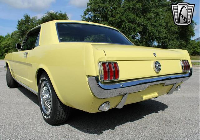 Photo of 1966 Yellow Ford Mustang