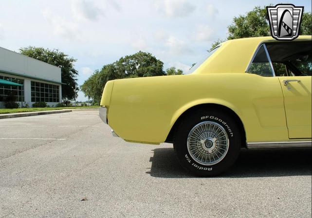 Photo of 1966 Yellow Ford Mustang