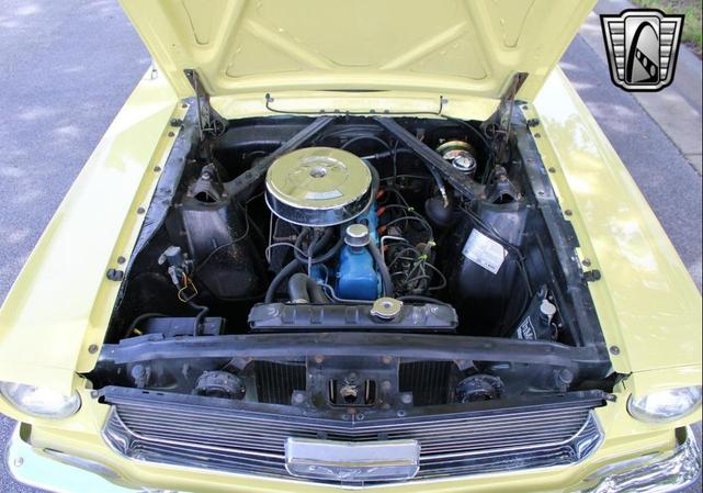 Photo of 1966 Yellow Ford Mustang