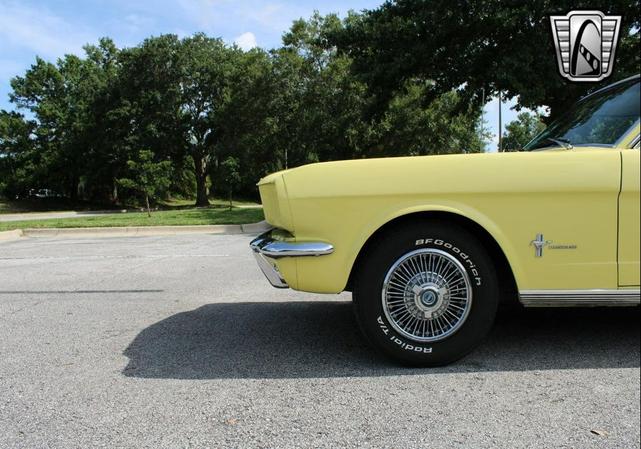 Photo of 1966 Yellow Ford Mustang