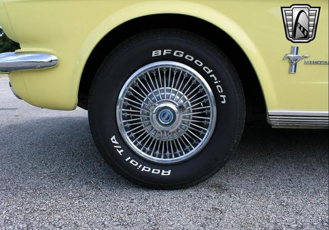 Photo of 1966 Yellow Ford Mustang