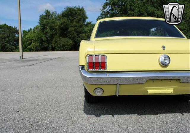 Photo of 1966 Yellow Ford Mustang