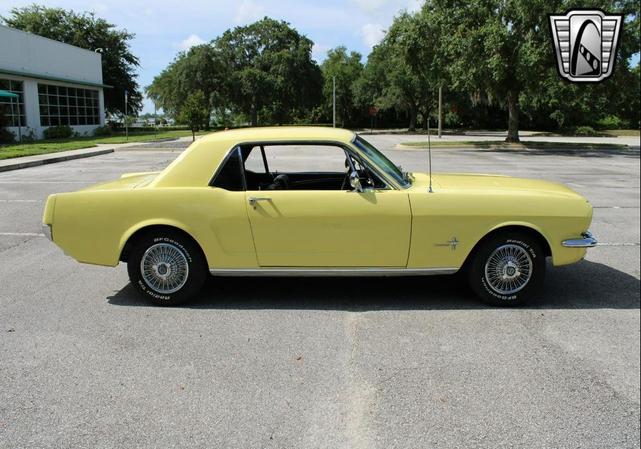 Photo of 1966 Yellow Ford Mustang