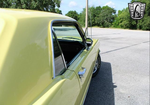 Photo of 1966 Yellow Ford Mustang