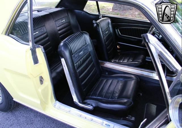 Photo of 1966 Yellow Ford Mustang