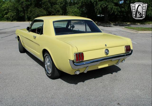 Photo of 1966 Yellow Ford Mustang