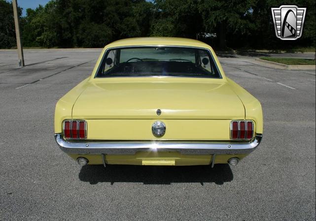 Photo of 1966 Yellow Ford Mustang