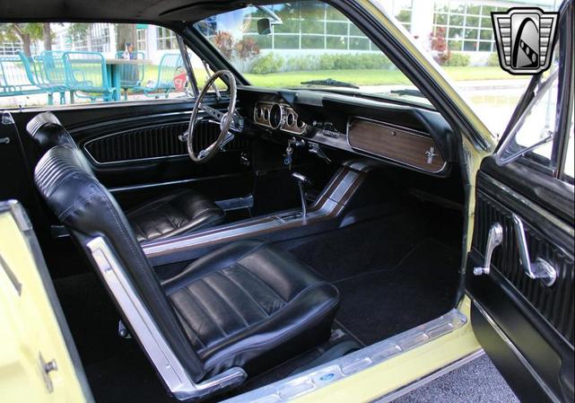 Photo of 1966 Yellow Ford Mustang