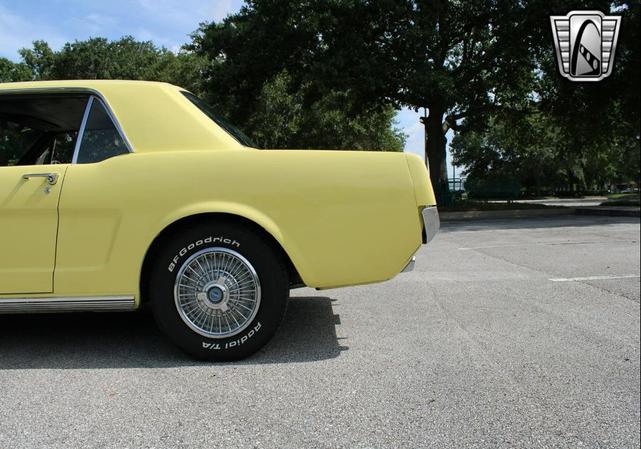 Photo of 1966 Yellow Ford Mustang