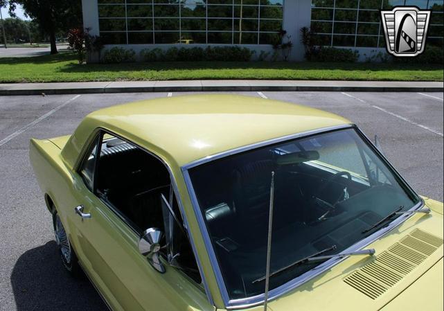 Photo of 1966 Yellow Ford Mustang