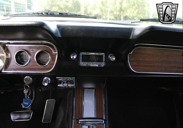 Photo of 1966 Yellow Ford Mustang