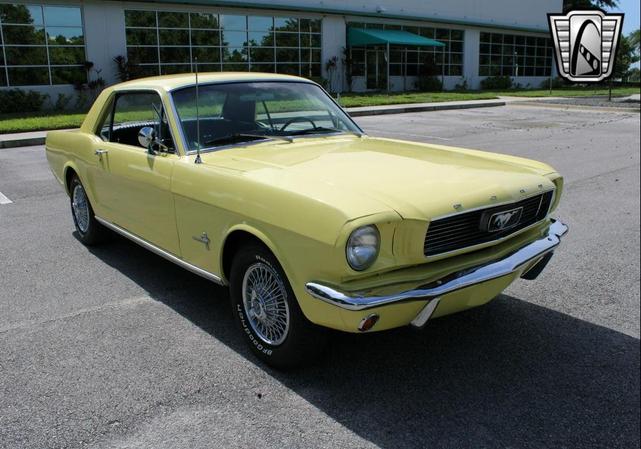 Photo of 1966 Yellow Ford Mustang