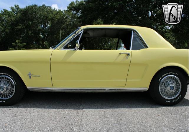 Photo of 1966 Yellow Ford Mustang
