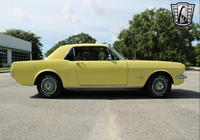 Photo of 1966 Yellow Ford Mustang