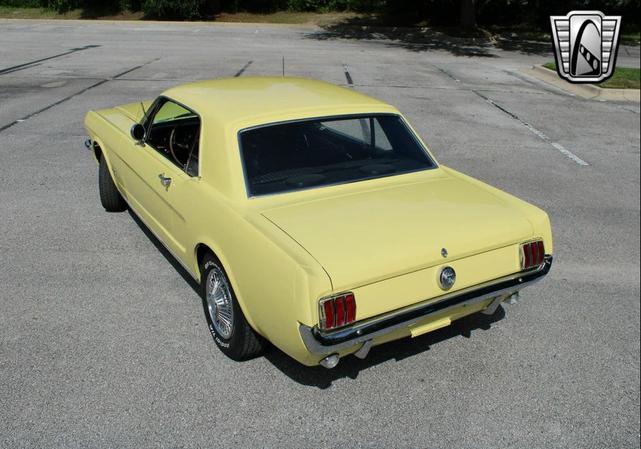 Photo of 1966 Yellow Ford Mustang