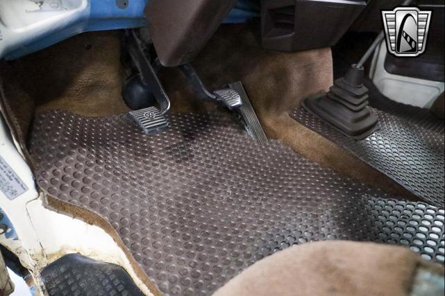 Photo of 1982 Blue Volkswagen Vanagon