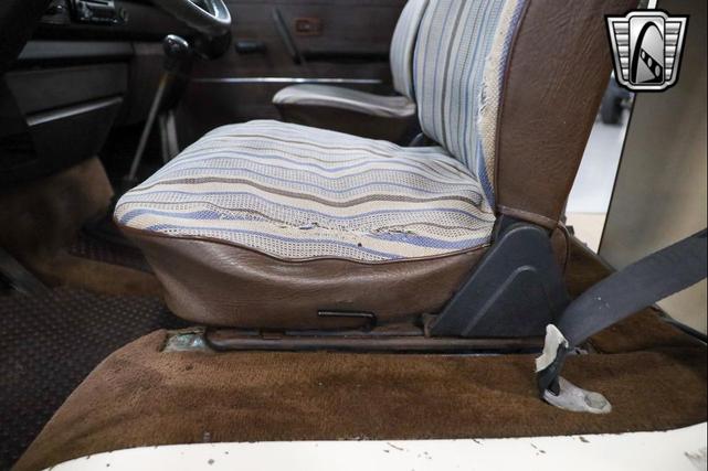 Photo of 1982 Blue Volkswagen Vanagon