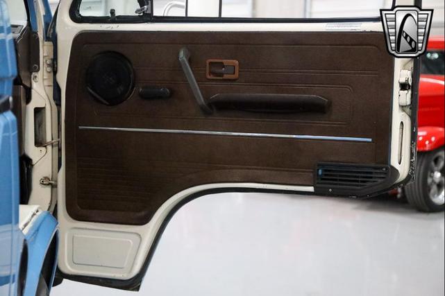 Photo of 1982 Blue Volkswagen Vanagon