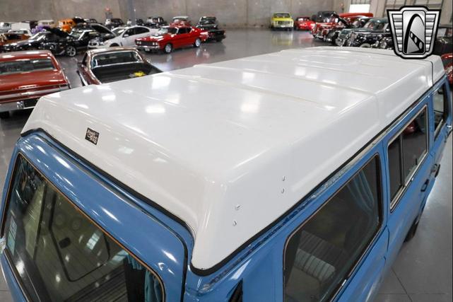 Photo of 1982 Blue Volkswagen Vanagon