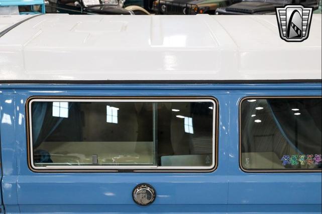 Photo of 1982 Blue Volkswagen Vanagon