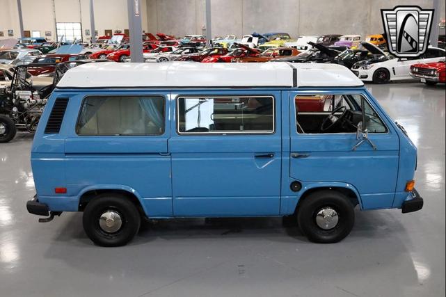 Photo of 1982 Blue Volkswagen Vanagon