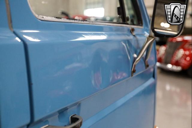 Photo of 1982 Blue Volkswagen Vanagon