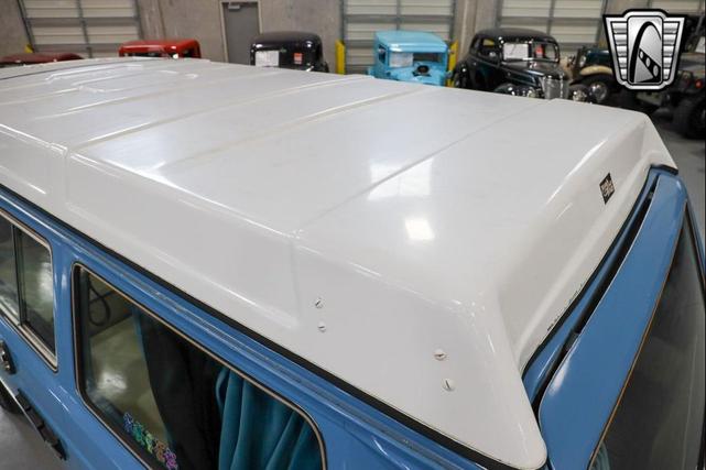 Photo of 1982 Blue Volkswagen Vanagon