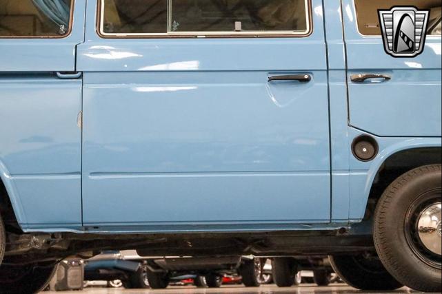 Photo of 1982 Blue Volkswagen Vanagon