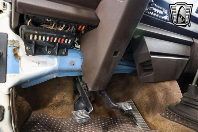 Photo of 1982 Blue Volkswagen Vanagon