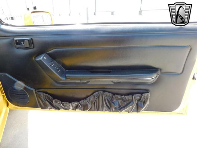 Photo of 1993 Yellow Ford Mustang