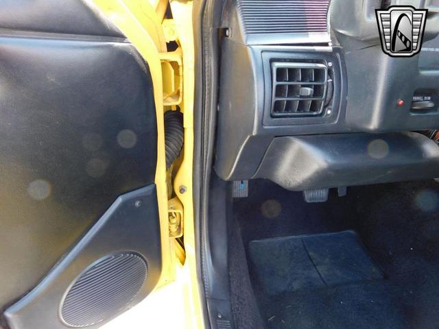 Photo of 1993 Yellow Ford Mustang