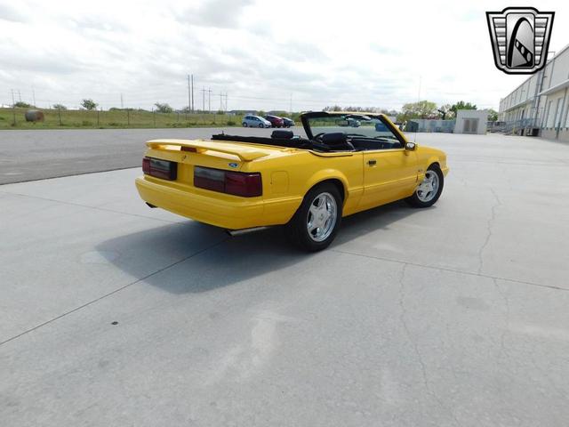 Photo of 1993 Yellow Ford Mustang