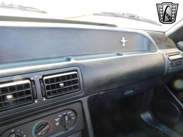 Photo of 1993 Yellow Ford Mustang