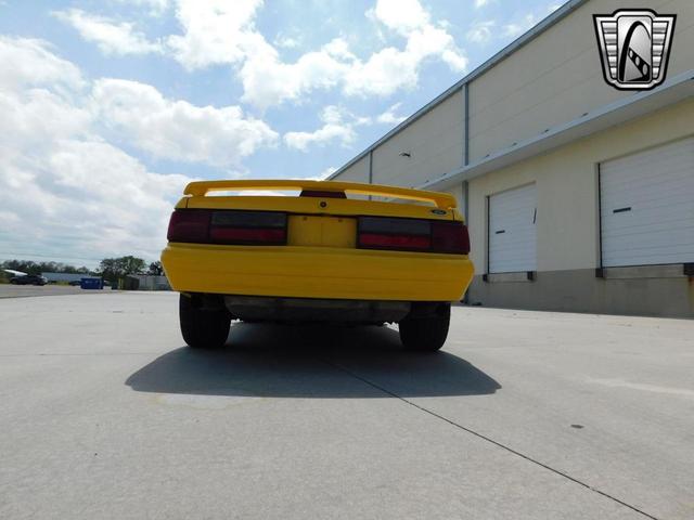 Photo of 1993 Yellow Ford Mustang