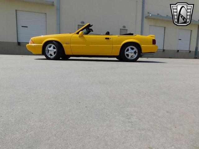Photo of 1993 Yellow Ford Mustang