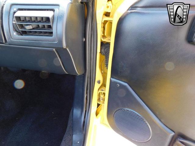 Photo of 1993 Yellow Ford Mustang
