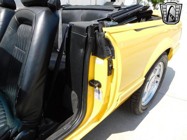 Photo of 1993 Yellow Ford Mustang