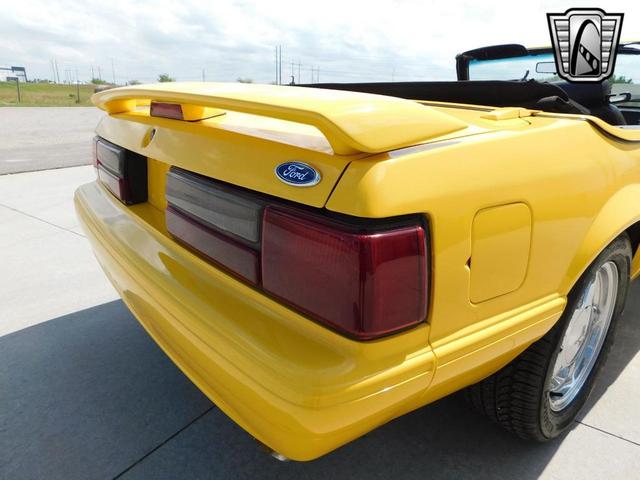 Photo of 1993 Yellow Ford Mustang