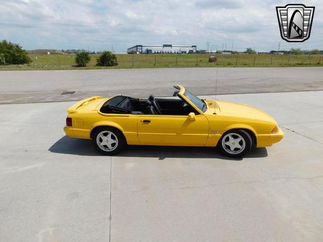 Photo of 1993 Yellow Ford Mustang