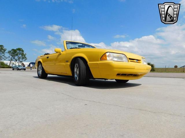 Photo of 1993 Yellow Ford Mustang